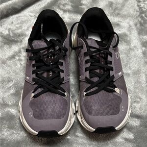 On Cloudflyer 4 Women’s sz 8